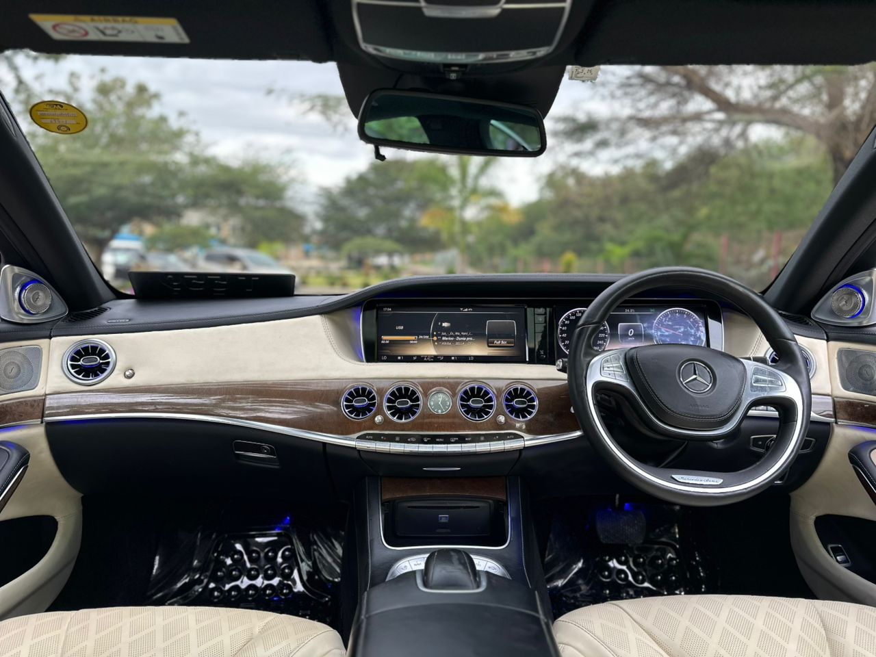 Mercedes Benz thumbnail 4
